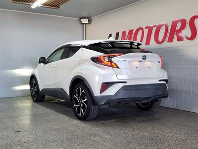 2017 Toyota C-HR - Thumbnail