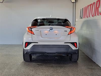 2017 Toyota C-HR - Thumbnail