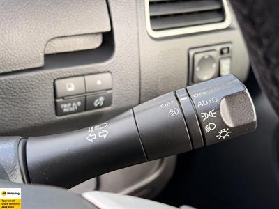 2015 Nissan Serena - Thumbnail