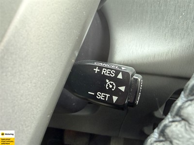 2012 Toyota Prius - Thumbnail