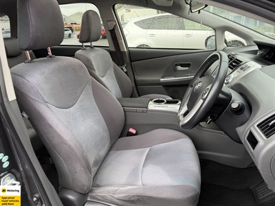 2012 Toyota Prius - Thumbnail