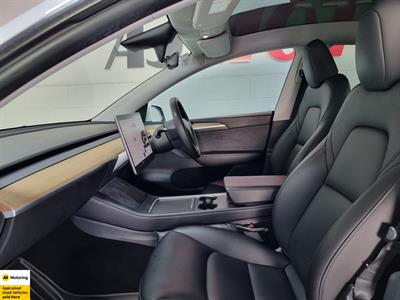 2022 Tesla Model Y - Thumbnail