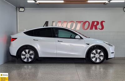 2022 Tesla Model Y - Thumbnail