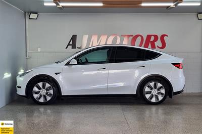 2022 Tesla Model Y - Thumbnail