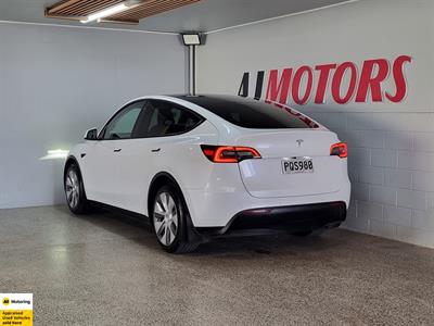 2022 Tesla Model Y - Thumbnail