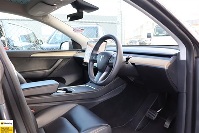 2022 Tesla Model Y - Thumbnail