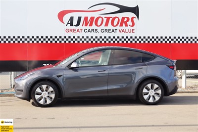 2022 Tesla Model Y - Thumbnail