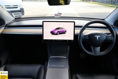 2022 Tesla Model Y - Thumbnail