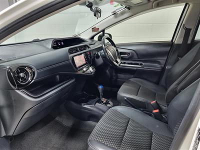 2015 Toyota Aqua - Thumbnail