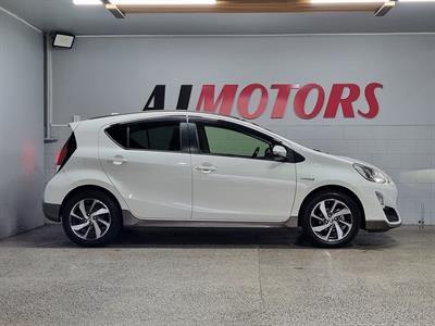 2015 Toyota Aqua - Thumbnail