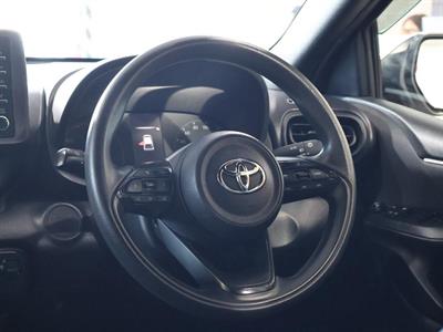 2021 Toyota Yaris - Thumbnail