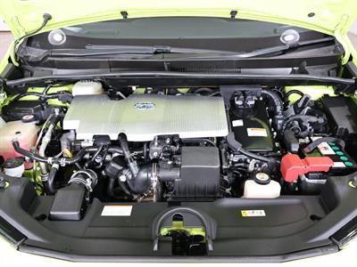 2017 Toyota Prius - Thumbnail