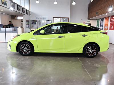 2017 Toyota Prius - Thumbnail