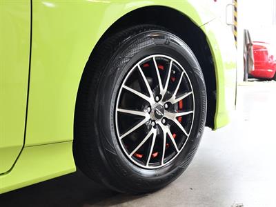 2017 Toyota Prius - Thumbnail