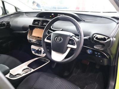 2017 Toyota Prius - Thumbnail