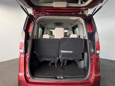 2017 Nissan Serena - Thumbnail