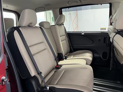 2017 Nissan Serena - Thumbnail