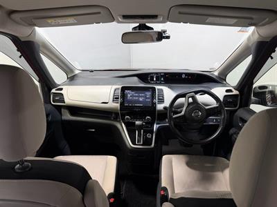 2017 Nissan Serena - Thumbnail