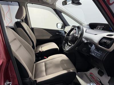 2017 Nissan Serena - Thumbnail