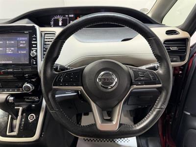 2017 Nissan Serena - Thumbnail