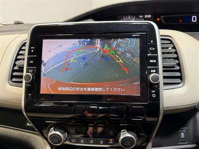 2017 Nissan Serena - Thumbnail