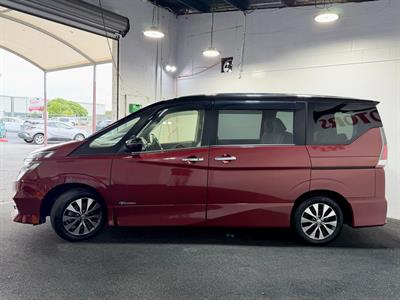 2017 Nissan Serena - Thumbnail