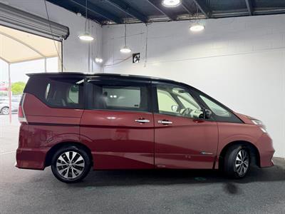 2017 Nissan Serena - Thumbnail