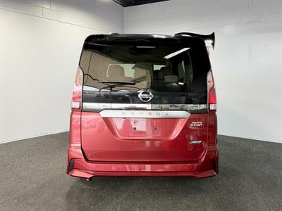 2017 Nissan Serena - Thumbnail