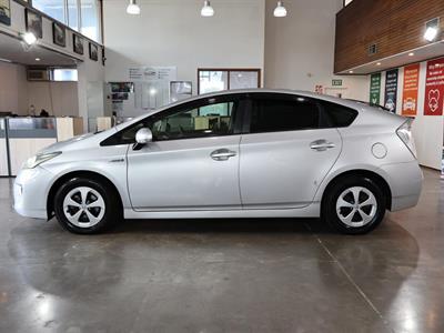 2013 Toyota Prius - Thumbnail