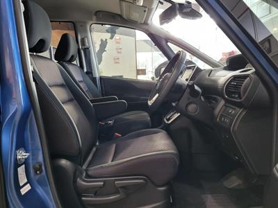 2017 Nissan Serena - Thumbnail