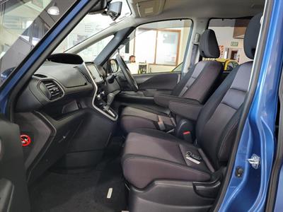 2017 Nissan Serena - Thumbnail