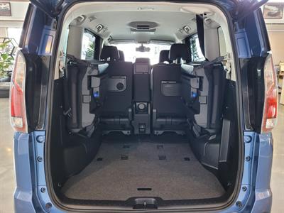 2017 Nissan Serena - Thumbnail