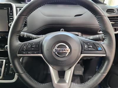 2017 Nissan Serena - Thumbnail