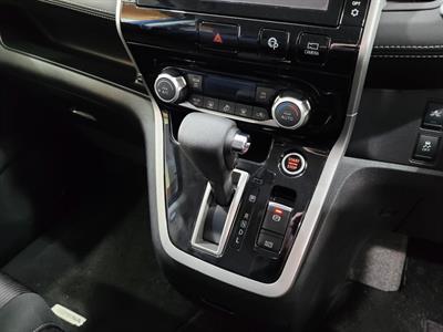 2017 Nissan Serena - Thumbnail