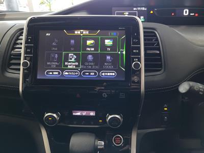 2017 Nissan Serena - Thumbnail