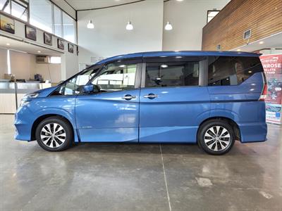 2017 Nissan Serena - Thumbnail