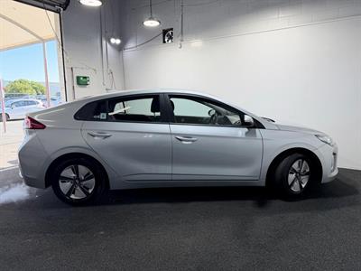 2022 Hyundai IONIQ - Thumbnail