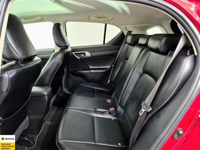 2017 Lexus CT200H - Thumbnail