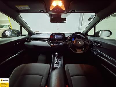 2017 Toyota C-HR - Thumbnail