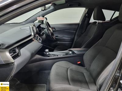 2017 Toyota C-HR - Thumbnail