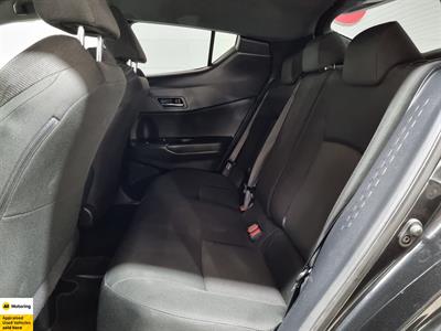 2017 Toyota C-HR - Thumbnail