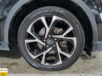 2017 Toyota C-HR - Thumbnail