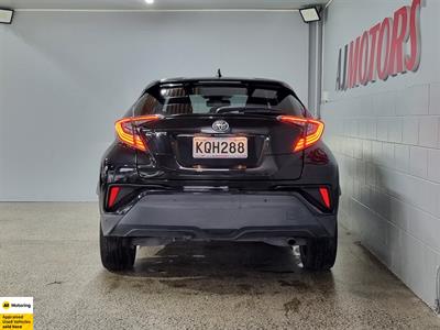 2017 Toyota C-HR - Thumbnail