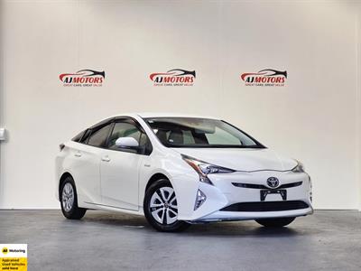 2016 Toyota Prius - Thumbnail