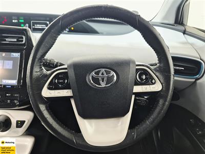2016 Toyota Prius - Thumbnail