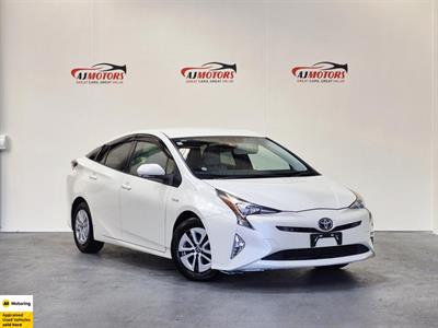 2016 Toyota Prius - Thumbnail