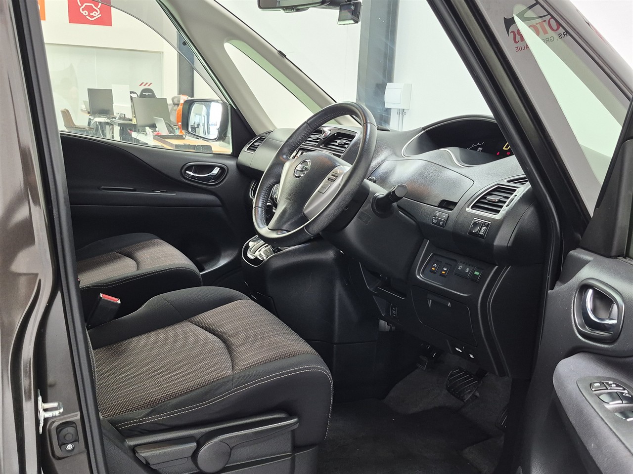 2015 Nissan Serena