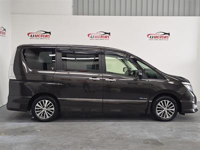 2015 Nissan Serena - Thumbnail