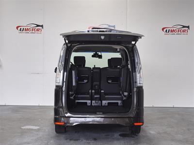 2015 Nissan Serena - Thumbnail