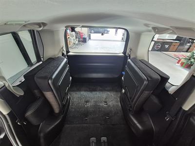 2015 Nissan Serena - Thumbnail